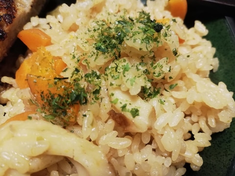 味どうらくの里で、ちくわとにんじんの炊き込みご飯